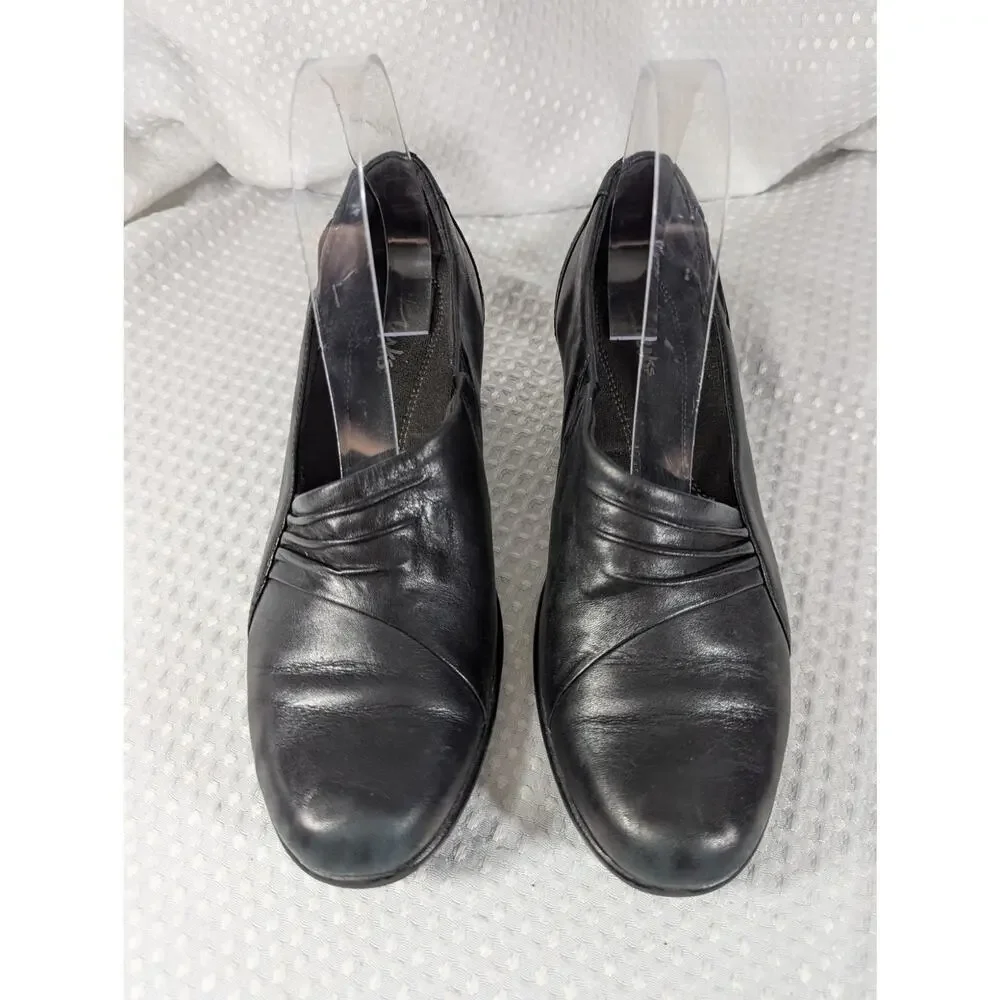 NWOT! CLARKS! BLACK GENUINE LEATHER MEGA PADDED COMFY RUBBER SOLE LOAFERS! SZ 8M